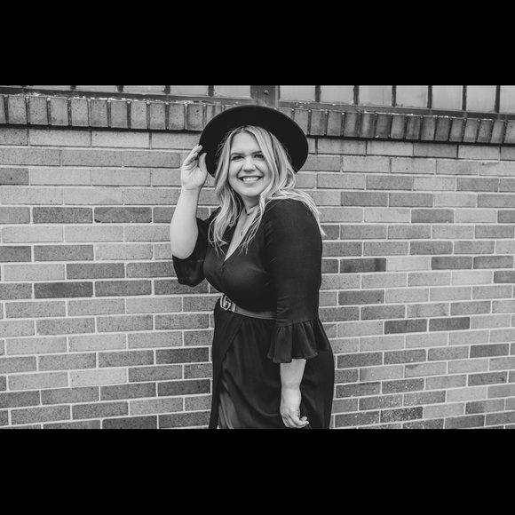 Meet your Posher, Shelby - Picture 1 of 1